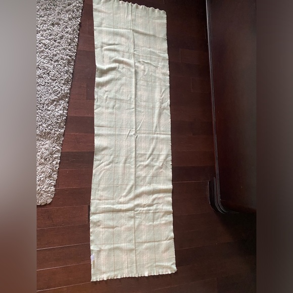 Green scarf - Picture 5 of 5
